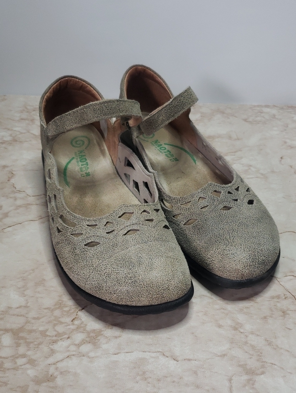 Naot Women's Mary Jane Comfort Flats in Light Olive Green 38